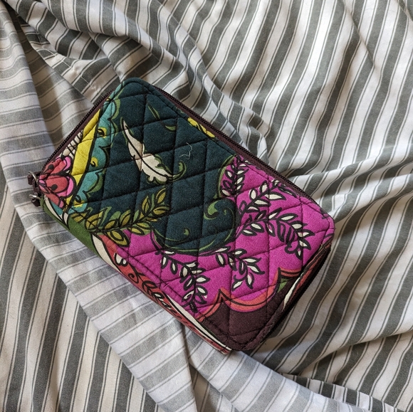 Vera Bradley medium size wallet purple - Picture 4 of 7